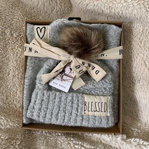 NWT Rae Dunn hat and scarf gift set